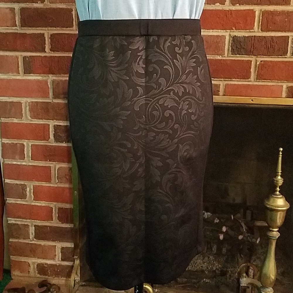 Soho Apparel Leaf print skirt